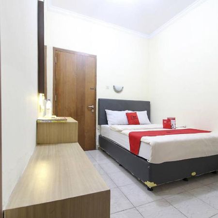 Reddoorz Plus Near Stadion Mandala Krida Yogyakarta Exterior photo