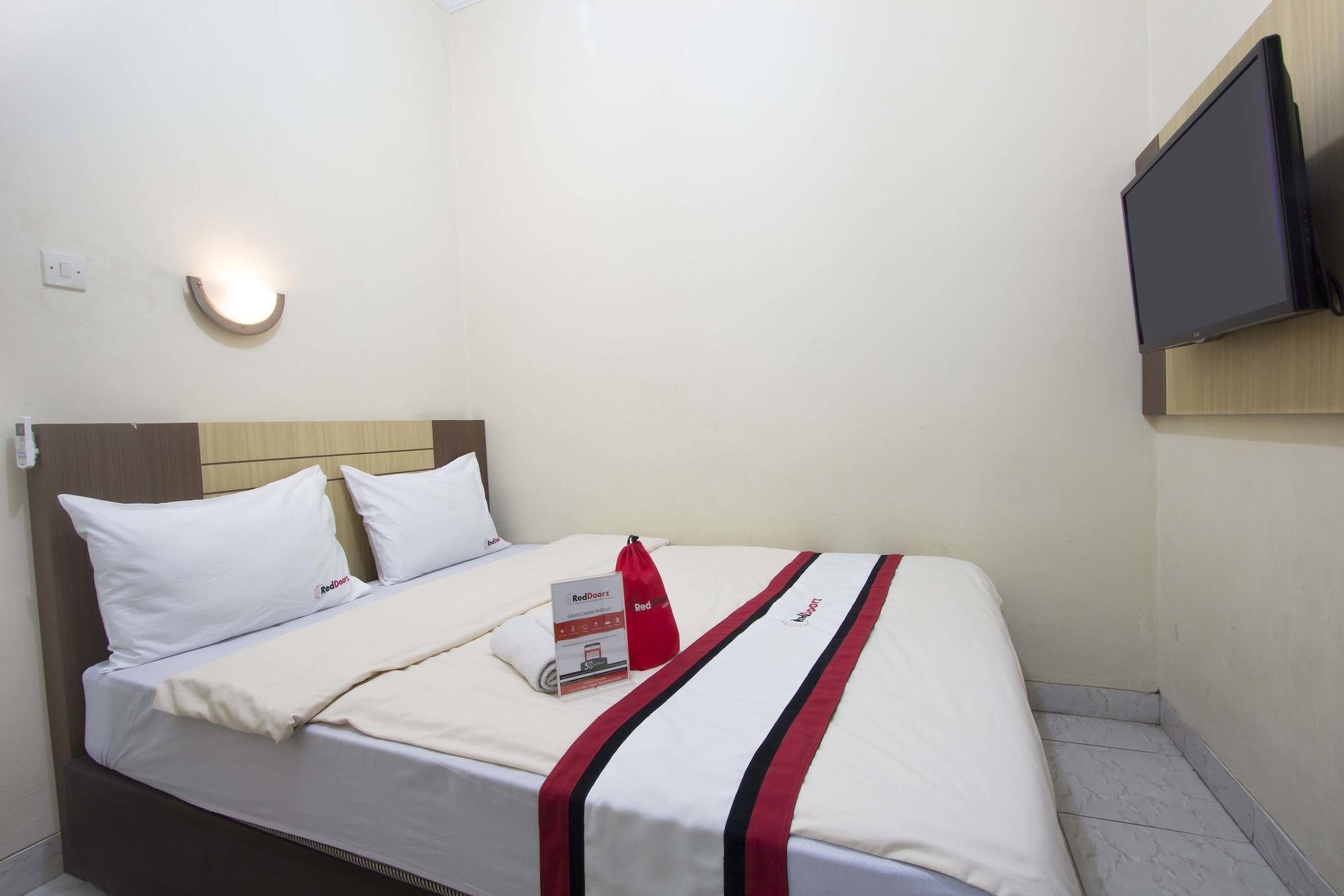 Reddoorz Plus Near Stadion Mandala Krida Yogyakarta Exterior photo