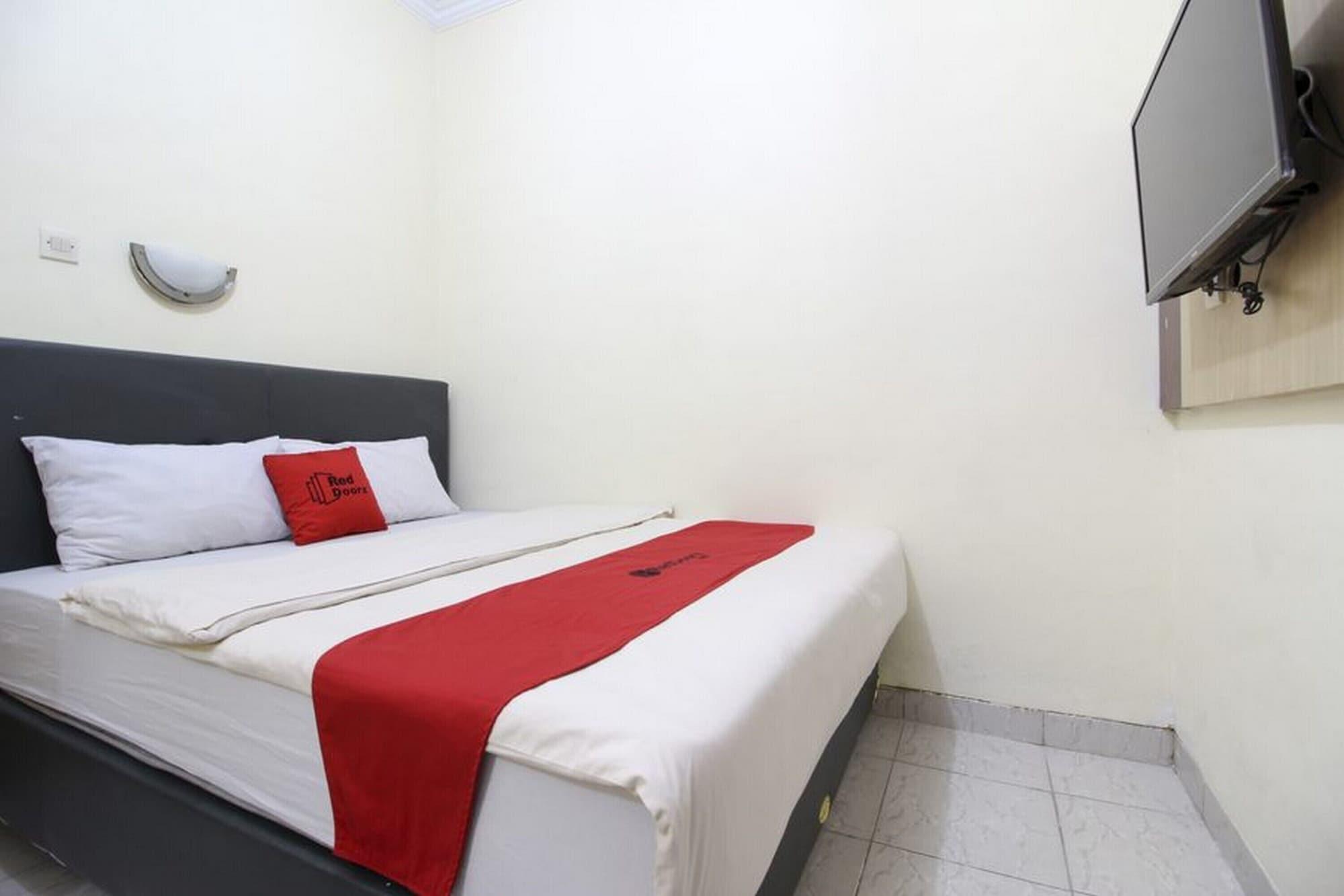 Reddoorz Plus Near Stadion Mandala Krida Yogyakarta Exterior photo