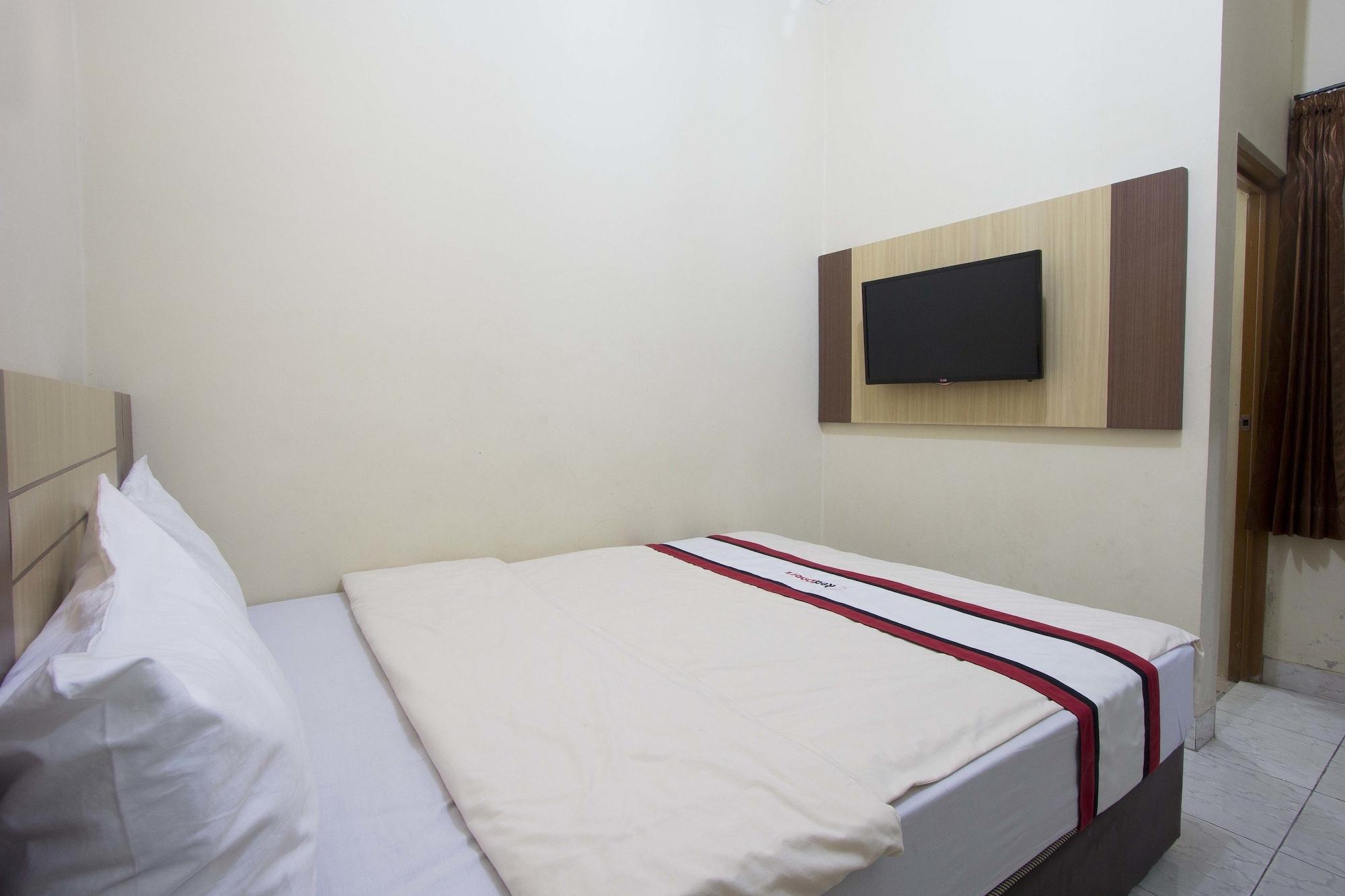 Reddoorz Plus Near Stadion Mandala Krida Yogyakarta Exterior photo