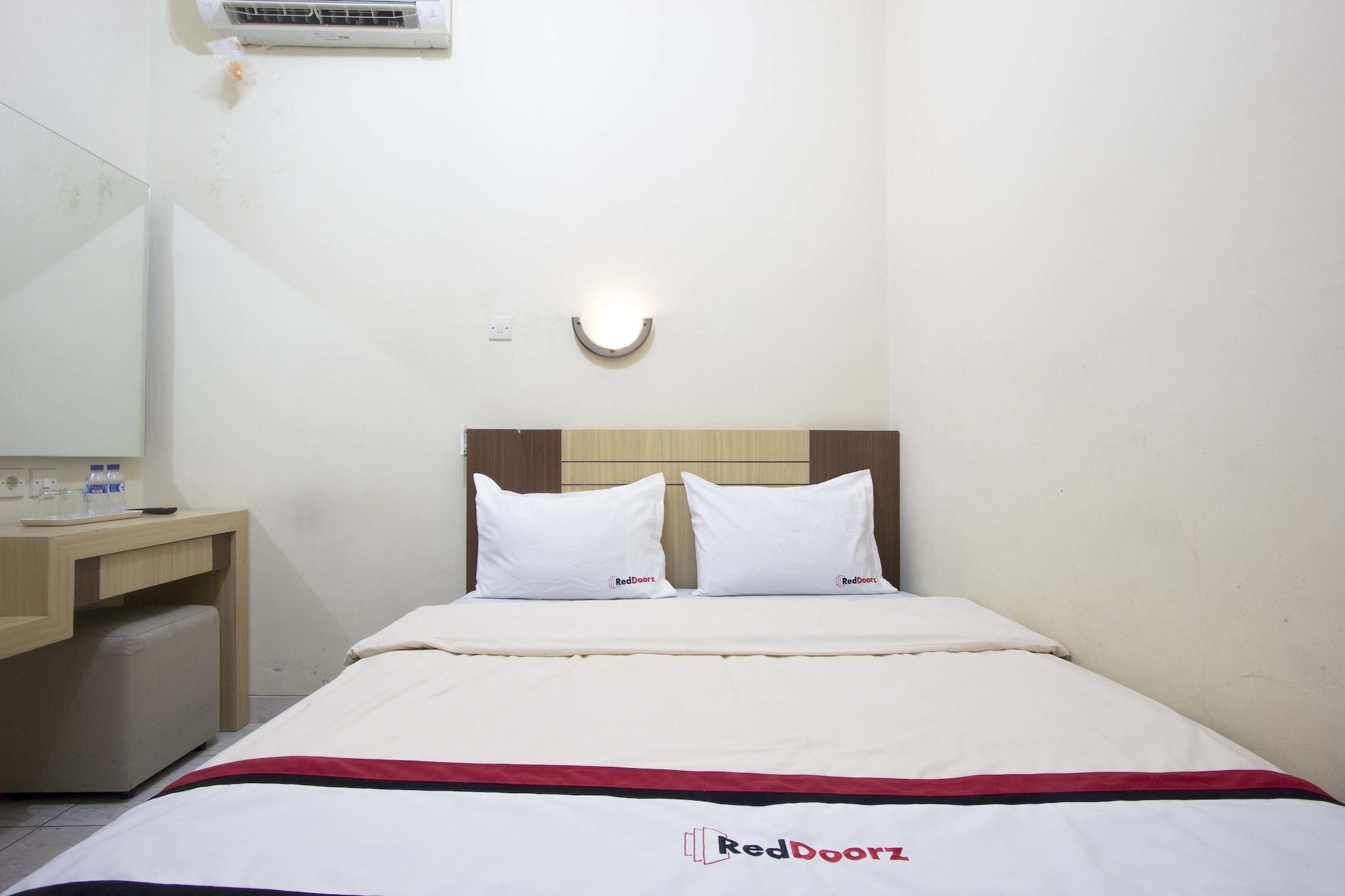 Reddoorz Plus Near Stadion Mandala Krida Yogyakarta Exterior photo