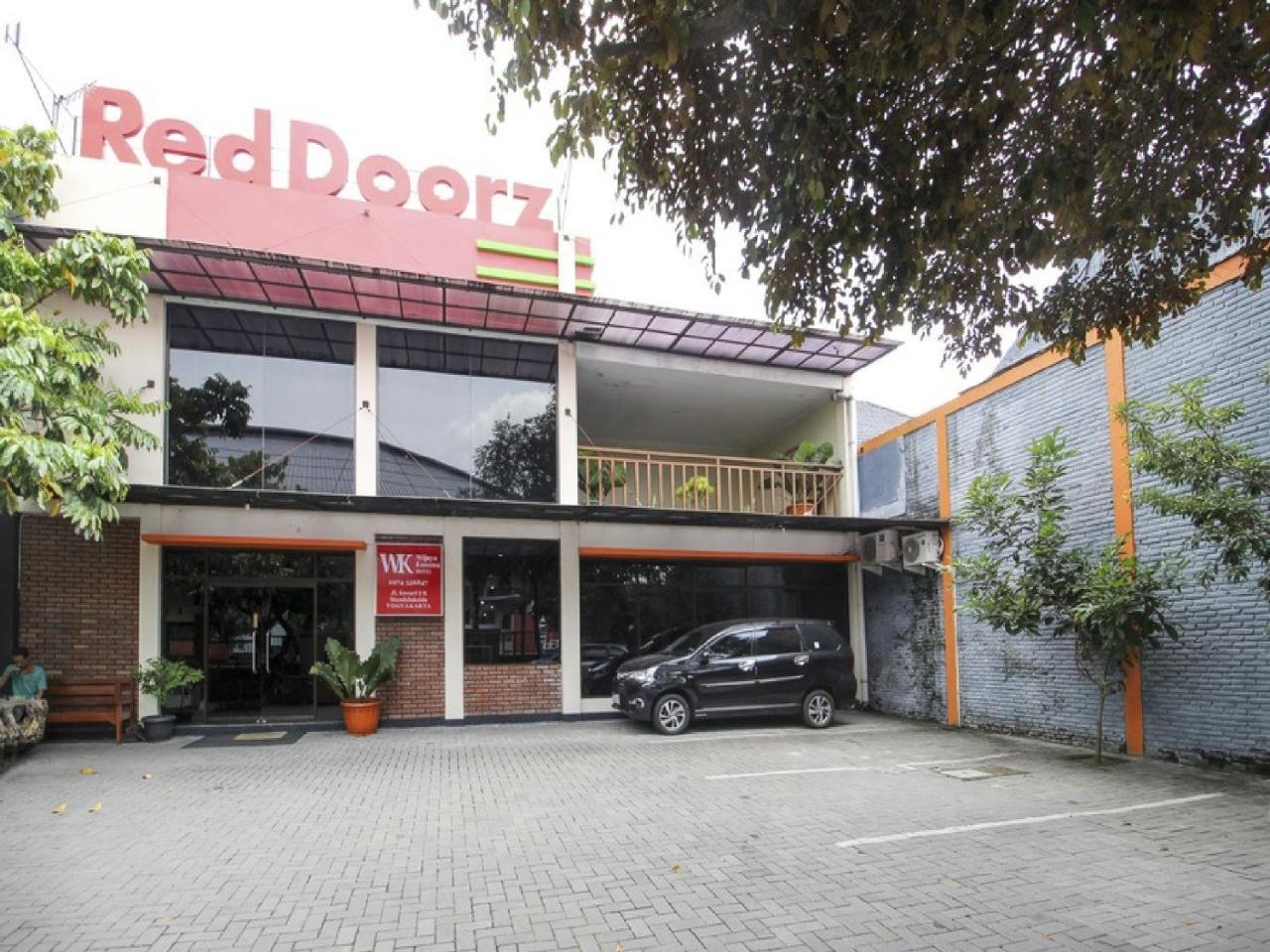 Reddoorz Plus Near Stadion Mandala Krida Yogyakarta Exterior photo