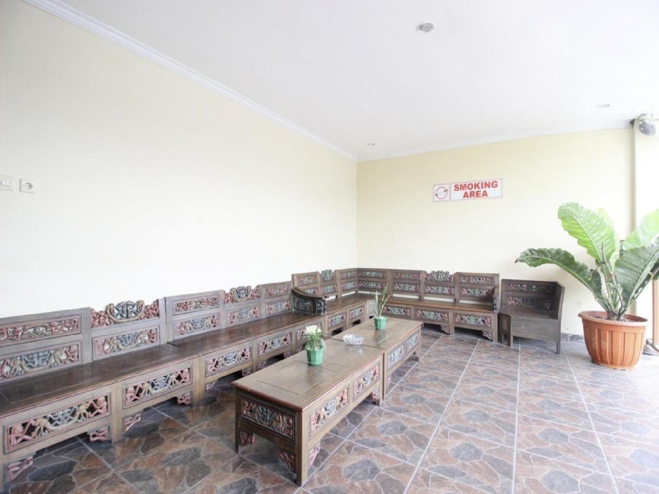 Reddoorz Plus Near Stadion Mandala Krida Yogyakarta Exterior photo
