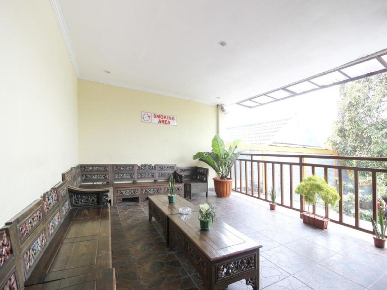 Reddoorz Plus Near Stadion Mandala Krida Yogyakarta Exterior photo