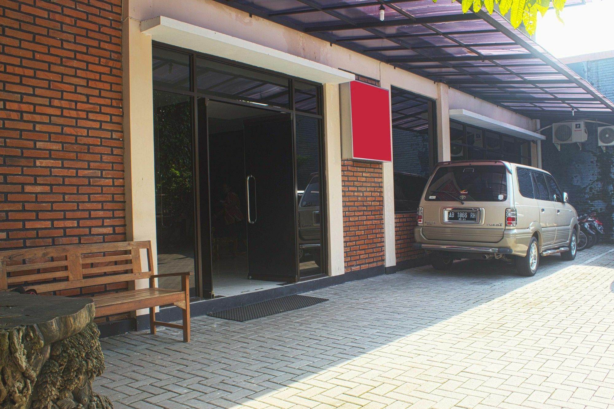 Reddoorz Plus Near Stadion Mandala Krida Yogyakarta Exterior photo